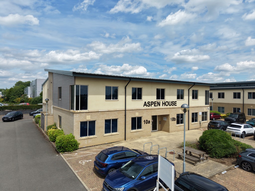 Lot: 51 - LEASEHOLD COMMERCIAL BUILDING WITH FOUR OFFICE SUITES - Aerial shot of front of building